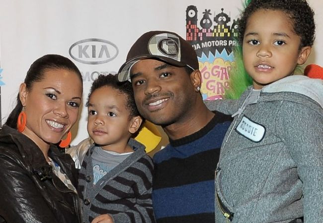 An old picture of Larenz Tate with his wife and kids. 